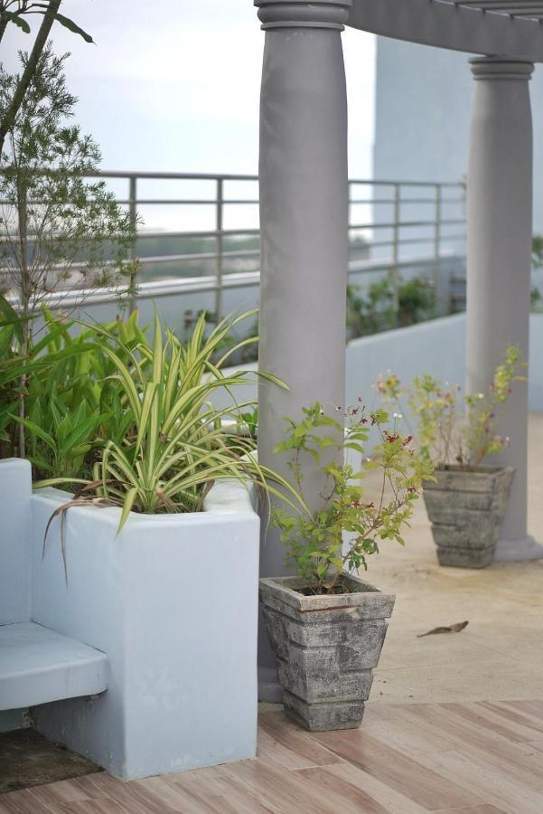 Quince Studio W/ Balcony Orochi Staycation Ph At Loop Tower Cdo Cagayan de Oro Exterior foto